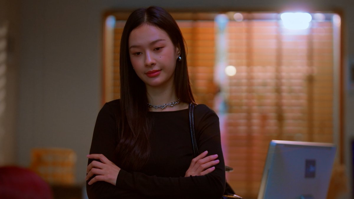 รีวิวพี่ช่า เอาการแสดงก่อน พี่มิ้ลค์บียอนด์อีกขั้นนึงเลย คาแรกเตอร์ชัดมาก ดูรู้เลยว่าเป็นคนแบบนี้ ต้องการใคร/อะไร มีสิ่งที่ฉันรู้สึกได้ว่าพี่มิ้ลค์แสดงดีขึ้นอย่างหนึ่งคืองานสายตา ไม่รู้สึกเลยว่าเป็นตลคที่เสมอใคร แต่อยู่สูงกว่าทุกคน ทั้งเรื่องงานและผู้หญิง

#GirlRulesSeriesEP1