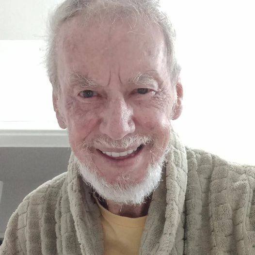 Se eu tivesse algum poder, o que eu faria?
Faria um mundo em que todos fossem felizes e educados; 
Um planeta preservado, sem destruição e sem abandono.
Mas não sou eu quem manda. 
E, às vezes, diante de tanta dor, tanta destruição, parece até que Deus nos abandonou.