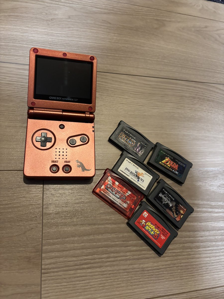 kencellara's tweet photo. @baseball_felix 競輪選手は通信機能付きNGで数少ない現場で使えるゲーム機なんでめちゃくちゃ現役です😎 https://t.co/GucgQHCC6w