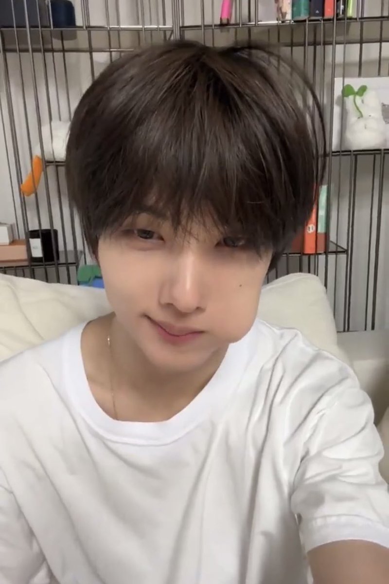 hmm..⌵̈⃝ tweet media