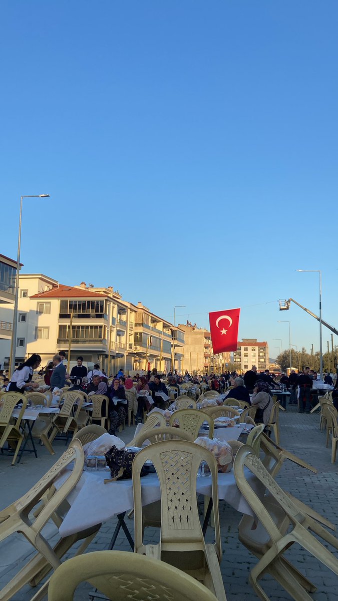 Hala ramazanı ruhu kaybolmayan yerler var 😊#Ödemiş de iftar yemeği