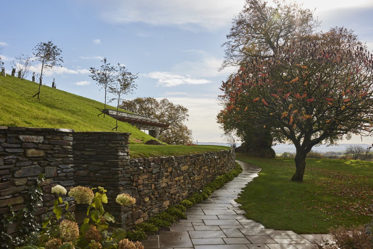 Jonathan Rhind tweet media