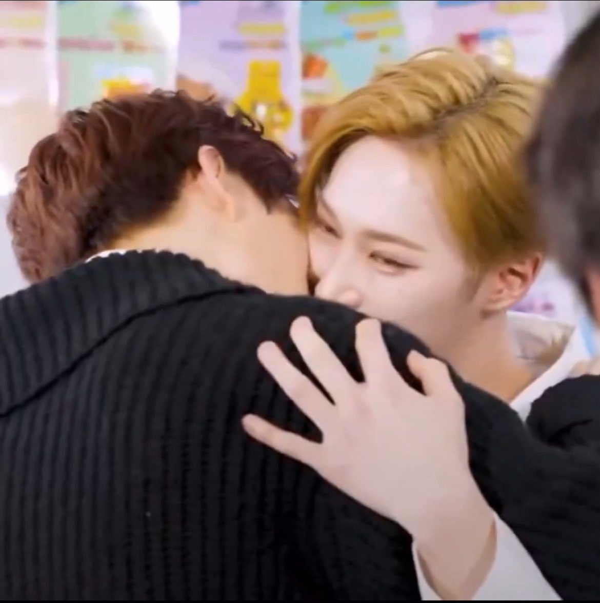 kaiwenontop's tweet image. The dying to be gege and dying to be didi duo 🚬 #PerfectMatch