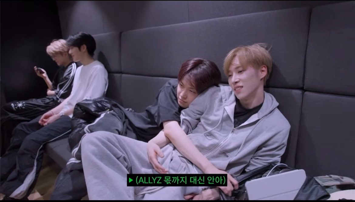 kaiwenontop's tweet image. The dying to be gege and dying to be didi duo 🚬 #PerfectMatch