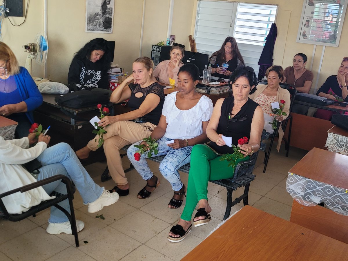 Felicidades para las féminas de nuestra dirección de Educación Media Superior en Ciego de Ávila.  #CiegodeAvila #CubaMined