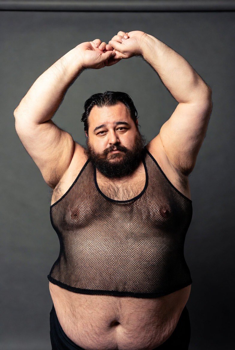 Pues ya fui a amenazar. O prenden el aire acondicionado, o me encuero.
Y si no lo prenden todos los días, voy a sacar mis camisas de "Magneto" y así voy a venir a trabajar aunque parezca una estrella de la muerte peluda.