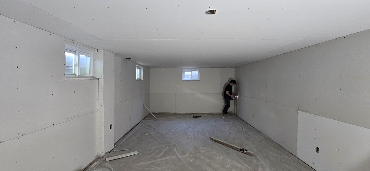 FlowDrywall's tweet image. Drywall installation in Denver on a basement renovation project. The walls and ceiling are now hung and ready for taping and finishing.
#DenverContractor #DrywallInstallation #BasementRenovation #DenverConstruction #HomeRenovation