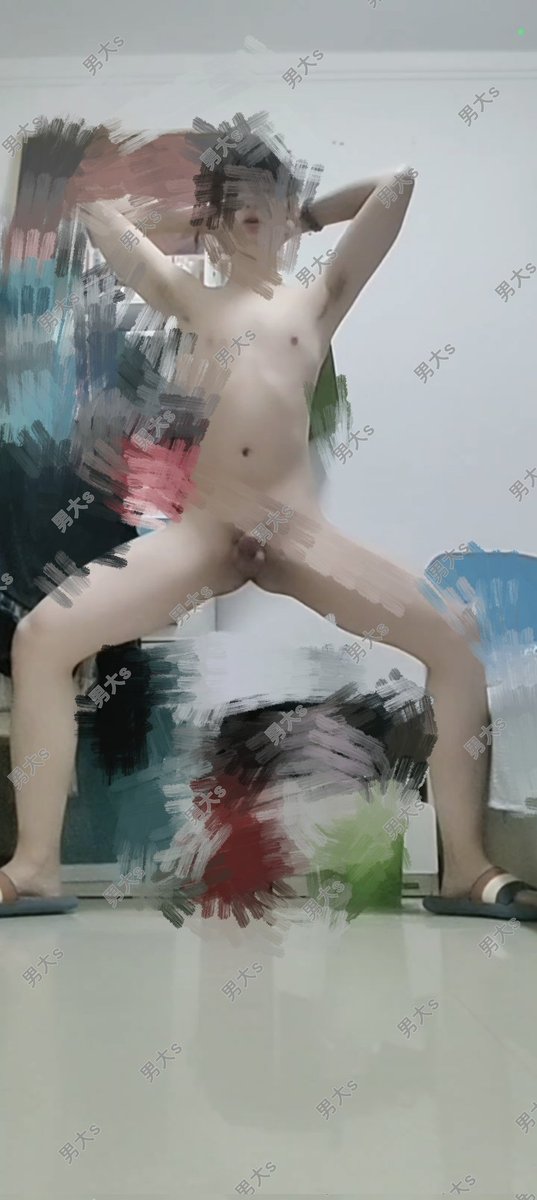 你也想像帅气男大一样 自信地张开双腿无脑展示吗  张开双腿向主人甩动男人的象征  最后双手抱头喷射废精