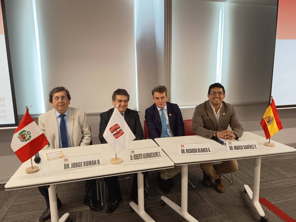 SEReumatologia's tweet photo. 📌 Los Dres. @ricardo_rblanco y Marco Aurelio Ramírez han asistido al Simposio SPR- SER, un intercambio  que impulsa el desarrollo científico y  fortalece la colaboración entre ambas sociedades científicas. 🤝 

@soc_peru https://t.co/LxMi7RpCNT