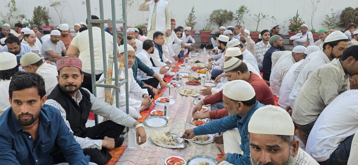 SanjayAzadSln's tweet photo. मुरादाबाद में जिलाध्यक्ष व पकबाड़ा नगर पंचायत के चेयरमैन मो० याकूब जी के नेतृत्व में आयोजित रोजा इफ्तार के कार्यक्रम में रुहेलखंड प्रांत अध्यक्ष मो० हैदर  के साथ शामिल हुआ। https://t.co/Qn5gyP1db7