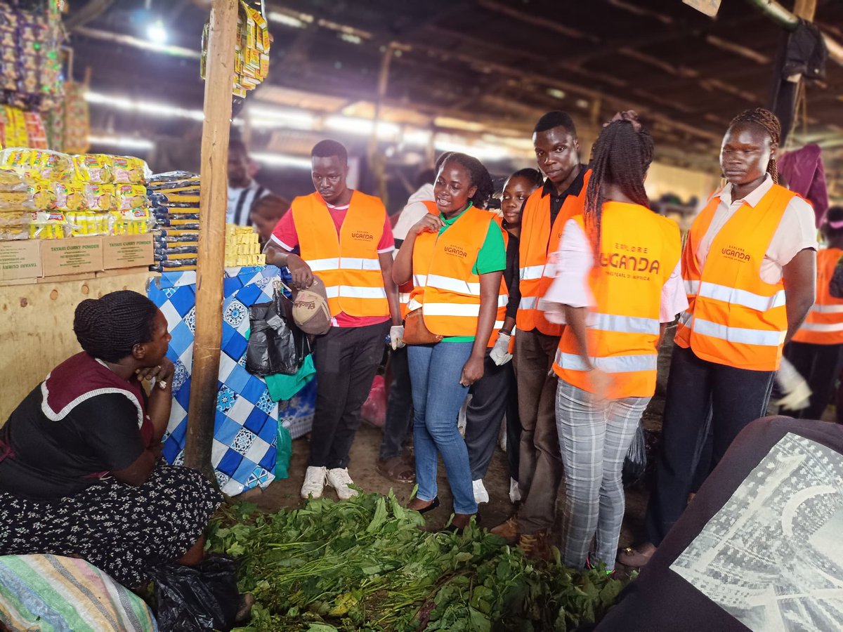 Muhunsa_MAK's tweet photo. A clinic was also set up where we took the priliminary Assessments on the vendors, among which included blood pressure, weight, height, BMI and answering the questions which they asked.
 "NOURISHMENT BEGINS WITH SAFETY"
#foodsafety #cleanenvironment #sanitation #health #SDGs https://t.co/UPQtRLgUfZ