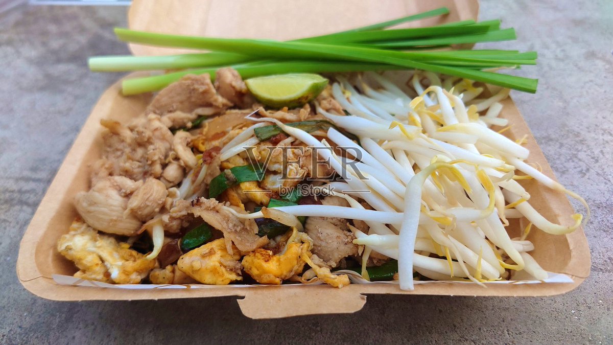 gazt1983's tweet photo. Dive into Thailand’s street food magic! Try our Pad Thai—rice noodles stir-fried with peanuts, lime, and crispy tofu. Tangy, nutty, irresistible. Grab yours at [店名] today! https://t.co/hkRdsG7js1