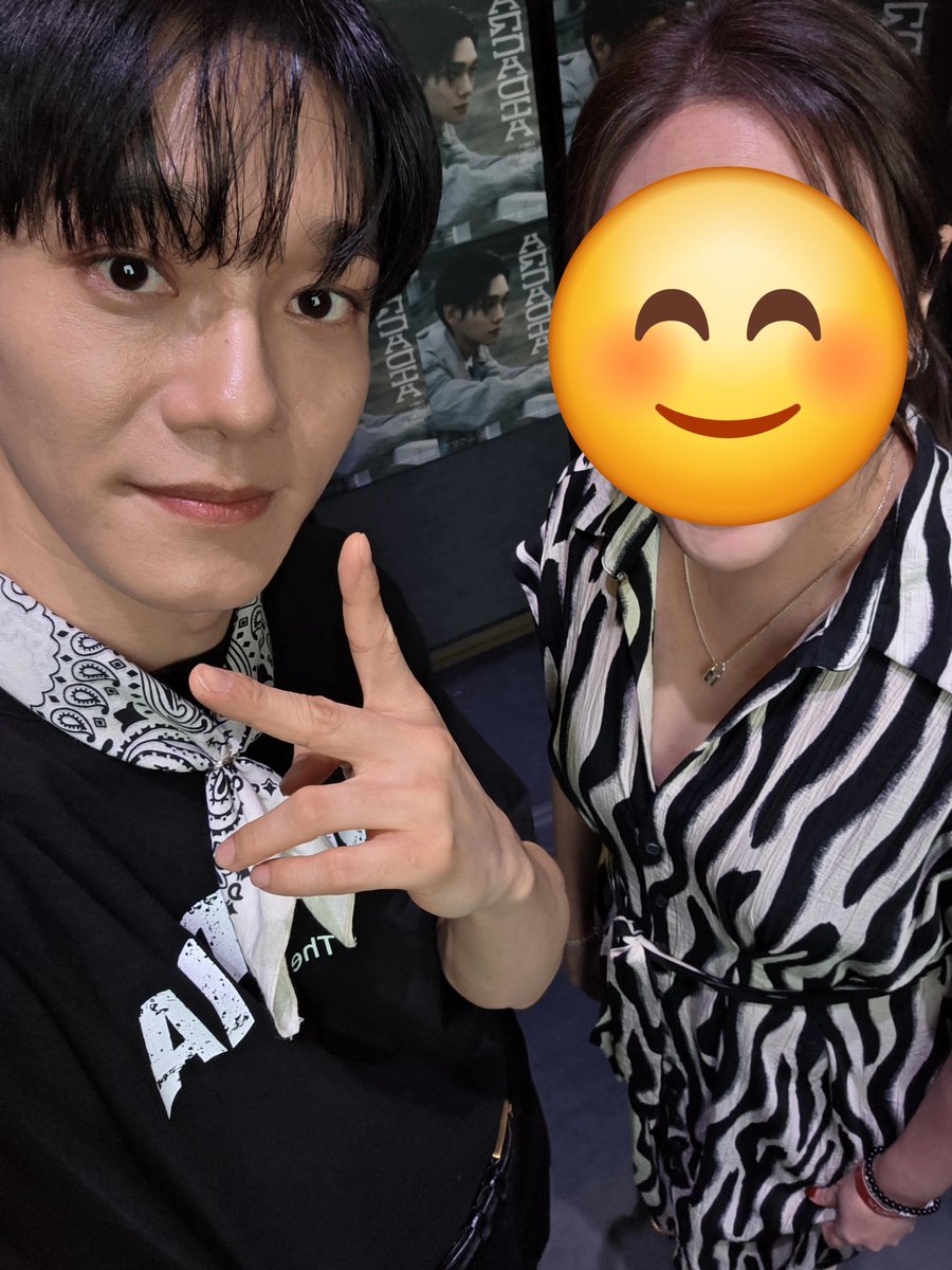 _yi_nana's tweet photo. life as a fangirl - completed stage 2 after 13 years.

thank you jongdae for giving us fans a once in a lifetime opportunity to have a selfie with you 💕 https://t.co/poNoKEqhZL