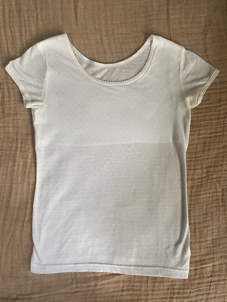 imysaiwfe's tweet photo. Baby tee ลายฉลุ คอลูกไม้

มีซับตรงหน้าอกให้คับ จะเปนทรงรัดรูปใส่แล้วหุ่นโช้ะมากก
อก30-36"  ยาว17.5"

price 30.-

 #ส่งต่อเสื้อผ้า #ส่งต่อเสื้อผ้ามือสอง #เสื้อผ้ามือสอง #โล้ะตู้เสื้อผ้า https://t.co/kyinMkRfDR