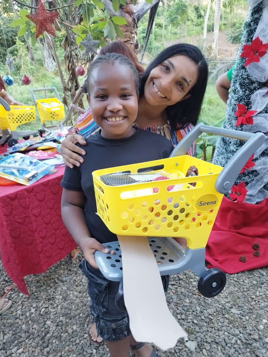 SamaritanFdn's tweet photo. 🎄 A little Christmas in March.
Because of our 2025 Giving Tuesday supporters, children and families in the Dominican Republic were able to celebrate Christmas together. Thank you for making it possible. ❤️

#SamaritanFoundationDR #GivingTuesday https://t.co/zA2nlXabiG