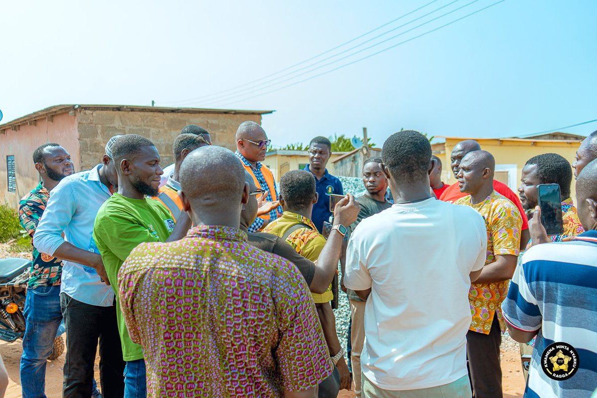 KwamenaMinta's tweet photo. The construction of the Apewosika CHPS compound is underway. I donated 100 bags of cement, iron rods, and truckloads of sand and stones to support the project. This is part of efforts aimed at enhancing access to primary healthcare at the community level across our constituency. https://t.co/a7nBpjjRzI