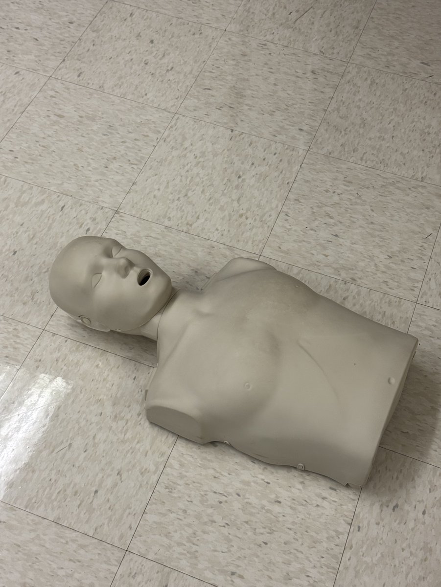 latifebeyani's tweet image. Birazdan öpüşeceğiz inşallah bu da kurbağaya dönmez. ❤️🐸 #CPR #FirstAid ➕
