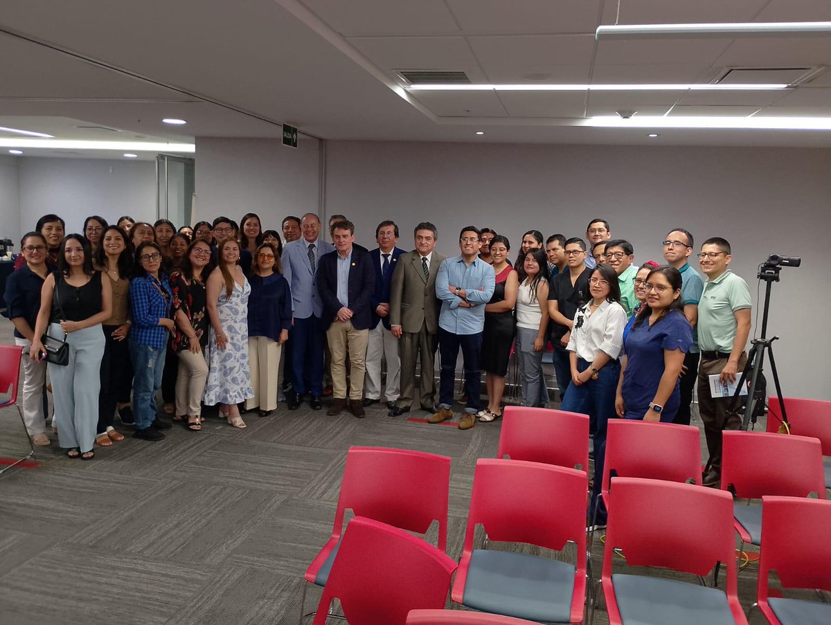 SEReumatologia's tweet photo. 📌 Los Dres. @ricardo_rblanco y Marco Aurelio Ramírez han asistido al Simposio SPR- SER, un intercambio  que impulsa el desarrollo científico y  fortalece la colaboración entre ambas sociedades científicas. 🤝 

@soc_peru https://t.co/LxMi7RpCNT