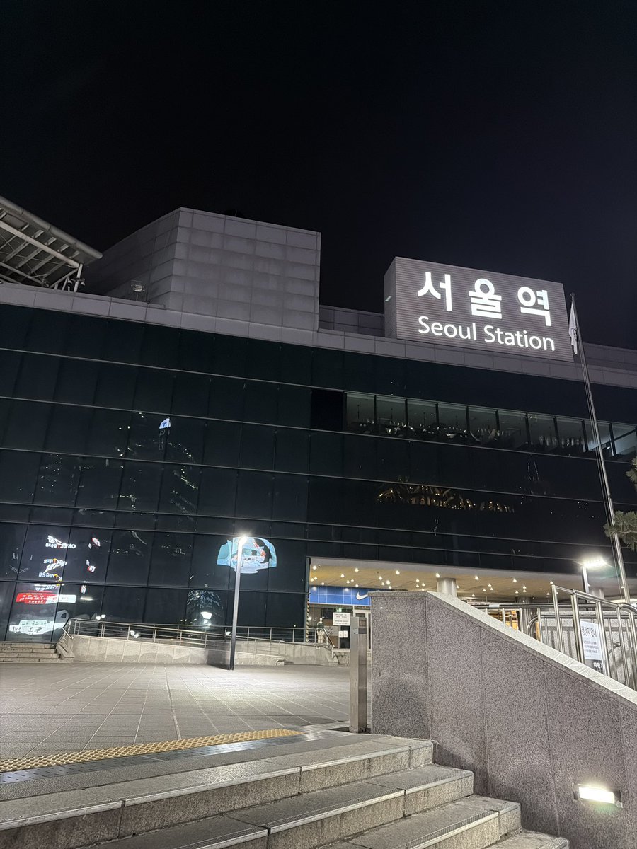 #미코하코
부산 마지막 밤
무사히 서울에 도착했어요
내일 개학이에요