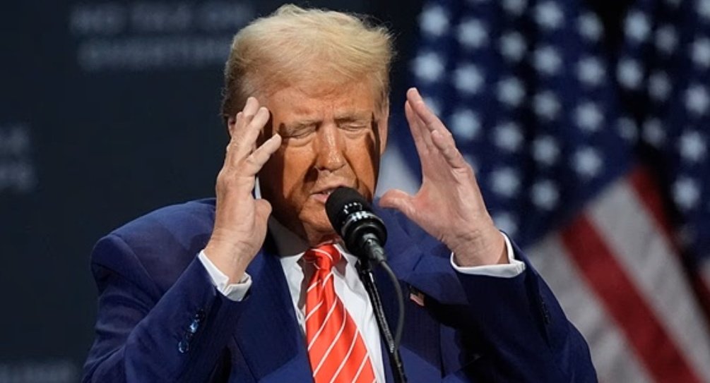 Con acciones delirantes y nuevas mentiras, Trump está sintiendo en carne propia, el precio de su hegemonía y  prepotencia imperial.

✨ #CubaPorLaPaz✨
#DefendiendoCuba🇨🇺💪❤️