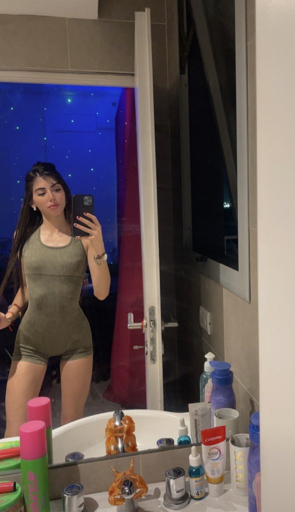 yailinbratz's tweet photo. @LaurenAlexis_x Hii..🍒 https://t.co/z0AV3cQFzB