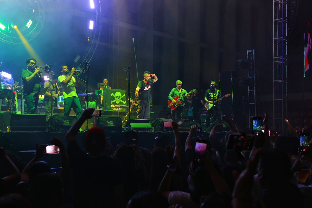 Panteón Rococó tweet media