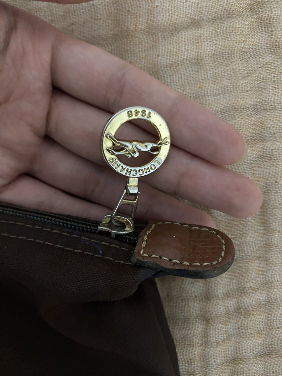imysaiwfe's tweet photo. 👛Longchamp s(m)long ebony
ผ้านิ่มลง อะไหล่ตรงซิปลอกนิดหน่อย ดูเพิ่มเติมได้คับ
มีกระเป๋าคู่ใจใบใหม่แยะ &amp; เคยปล่อยละขายไม่ออกเลยขอปล่อยถุกๆน้า

price 999.- 

#ส่งต่อlongchampแท้ #longchampthailand #longchampsecond #ส่งต่อlongchamp #ส่งต่อแบรนด์เนม #ส่งต่อกระเป๋ามือสอง https://t.co/keDMtYBkol