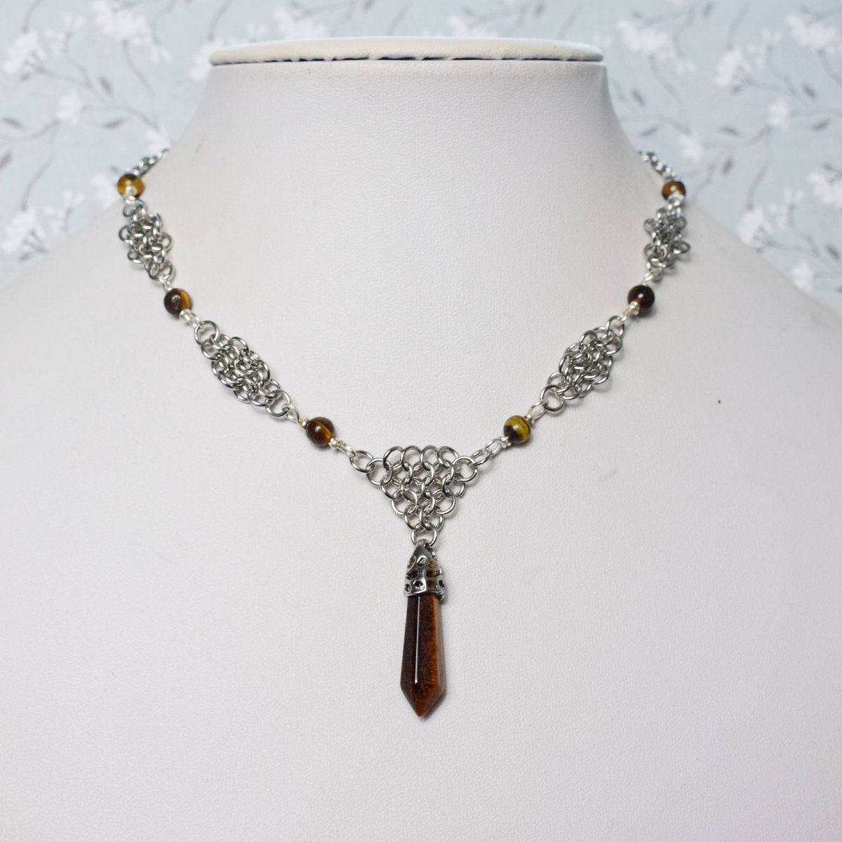 SarahDaisyBlue's tweet photo. Gorgeous and unique tiger eye and chainmaille necklace
#chainmaille #necklace #tigereye #gemstones #giftsforher
https://t.co/nlMOWA1l3p https://t.co/WT278imxGw