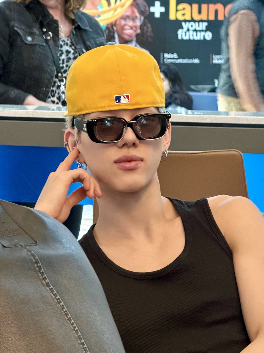 ALL(H)OURS tweet media