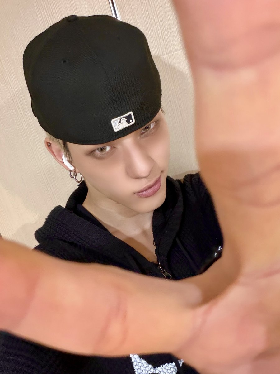 ALL(H)OURS tweet media