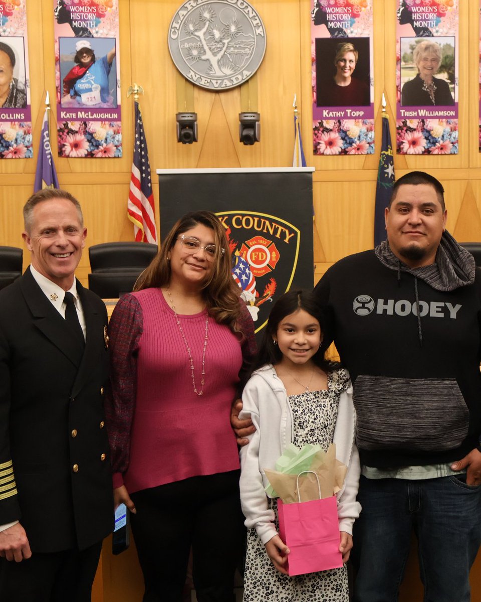 ClarkCountyNV's tweet image. Clark County Fire was honored to present 6th-grader Natalia with the Citizen Heroism Award. After waking up to a house fire, her fast thinking saved her family and pets. We are so proud to have her in our community! 🏆 

#ClarkCounty #CommunityHeroes
