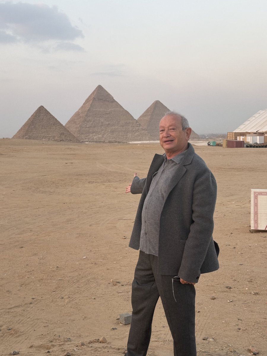 NaguibSawiris's tweet photo. رمضان كريم من اهرامات الجيزة و مصر و دعواتى أن ينصر الله امتنا العربية على كل من يحاول النيل منها https://t.co/DqiBoXQiAC