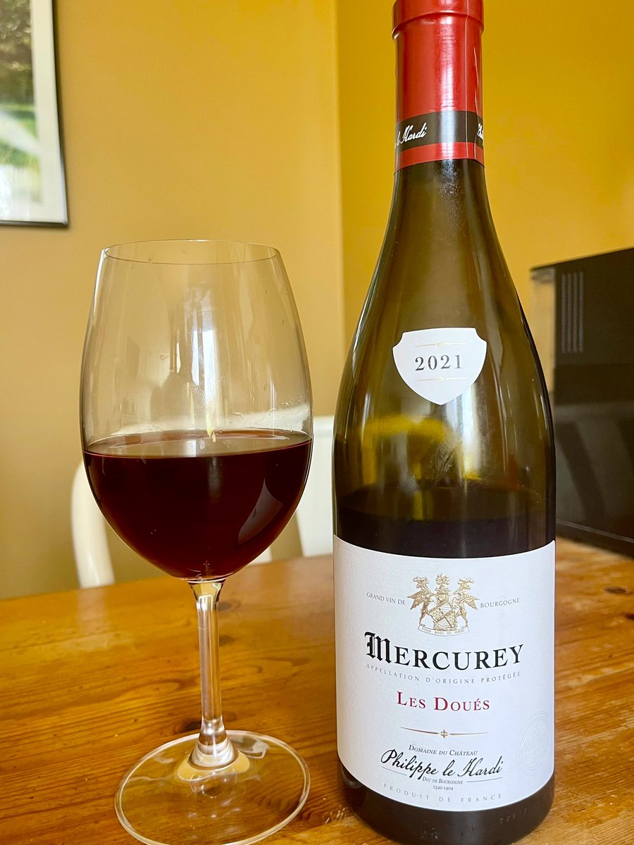 joukesp's tweet image. #TwoInOne
 Yesterday went for ‘Pork Bourguignon’, using pork jaws (no beef jaws available). Simmered for 2 1/2hr in the oven and the result was fantastic! Paired w ‘21 Mercurey by Ch. Philippe le Hardi
Today contented myself w lamb chops, brussels sprouts, potatoes &amp;amp; same wine.