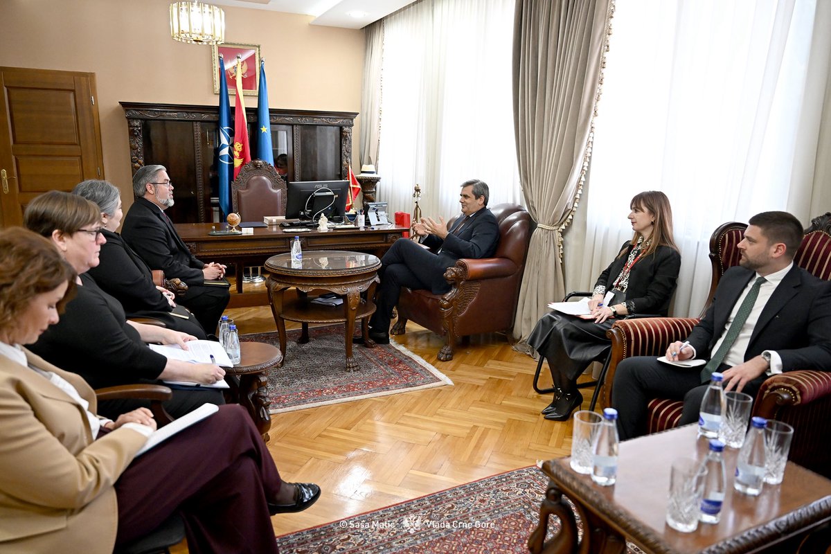 MFA_MNE's tweet image. 🇲🇪🤝🇺🇸

DPM &amp;amp; FM Ibrahimović met with the new Chargé d’Affaires of the U.S. Embassy @USEmbassyMNE in #Montenegro Michael Keays.

🇲🇪 and the 🇺🇸 share a strong alliance and strategic partnership, reinforced through #NATO and over 120 years of diplomatic relations.

Both sides