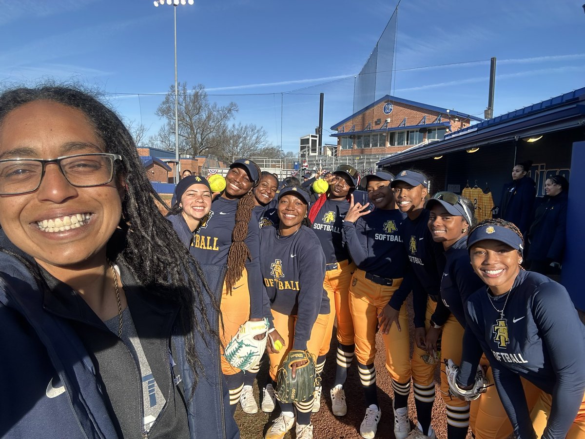 Coach Janel Hayes tweet media