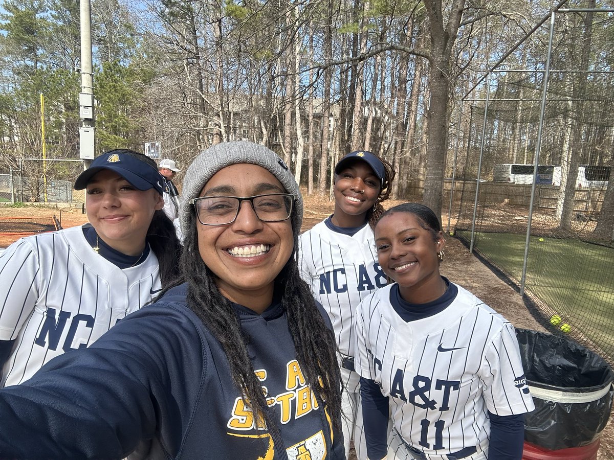 Coach Janel Hayes tweet media