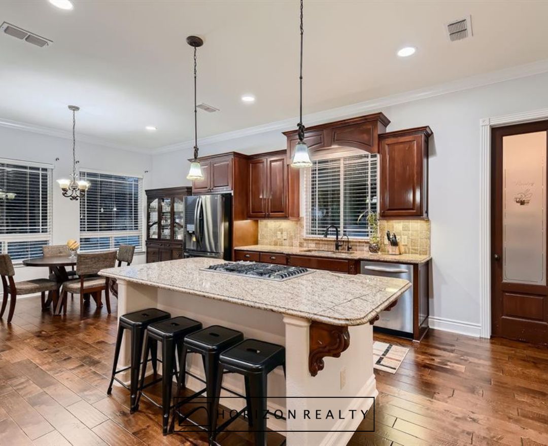 HorizonRealtyTX's tweet image. Horizon agents, Yahaira and Cel-Jonas Martinez of the Martinez Team have just listed this beautiful 4-bedroom, 3-bathroom, 2,935 sq ft home located in the highly desirable Gabriel Grove community. #justlisted #realestate #HorizonRealty 
See website: horizonrealtylistings.com/124-gabriel-vi…