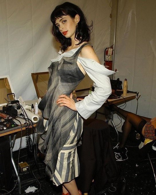 HardestFitPics's tweet photo. Kristen Ritter in Vivienne Westwood, 2005 https://t.co/X1zqEzIHJN