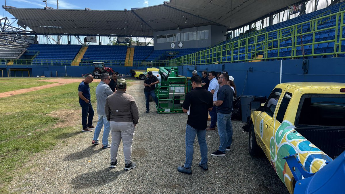 #HOY | Nos encontramos en los predios del Estadio Juan F. “Cheo” López junto a los participantes de la pre subasta para la realización de importantes mejoras a la infraestructura del parque.
#Camuy #SeguimosTrabajando #Deporte #Infraestructura
