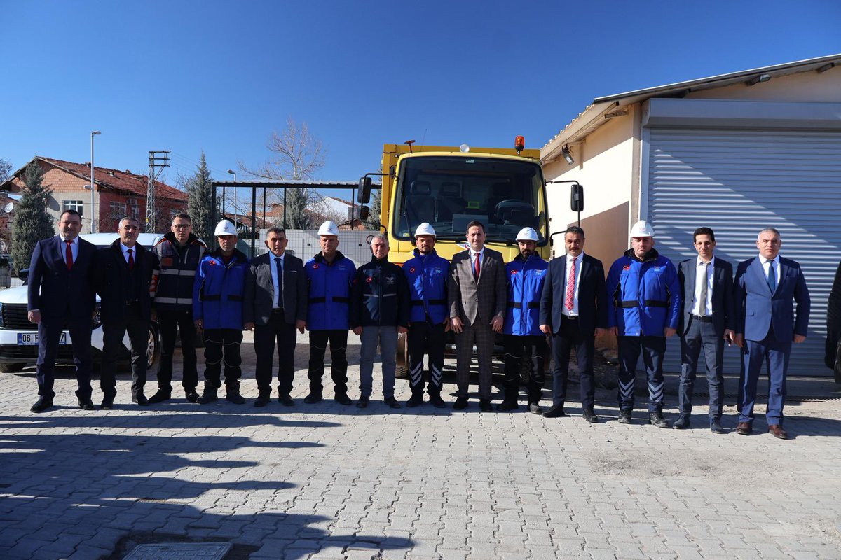 Malatya’dayız! 

Malatya Bölge Müdürlüğümüzde, kıymetli mesai arkadaşlarımızla bir araya geldik, bölge faaliyetlerimizi ve geleceğe dair vizyonumuzu kapsamlı bir brifingle değerlendirdik. Operasyonel süreçlerimizi, yolcu memnuniyetini ve lojistik verimliliğimizi artırmaya yönelik