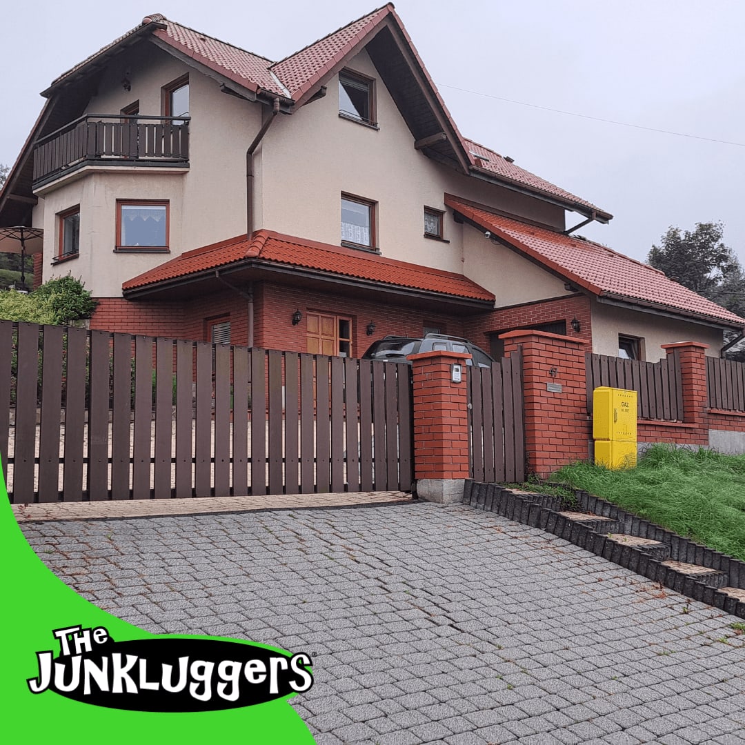 JunkluggersMARI's tweet image. Estate cleanouts don’t have to be overwhelming. The Junkluggers team in Southeastern MA &amp;amp; RI is here for you. 💚 🚛 

Reach out to book your cleanout today! 🏠💪 

📲 (774) 340-2303

#SoutheasternMA #SoutheasternRI #EstateCleanout #ProfessionalService