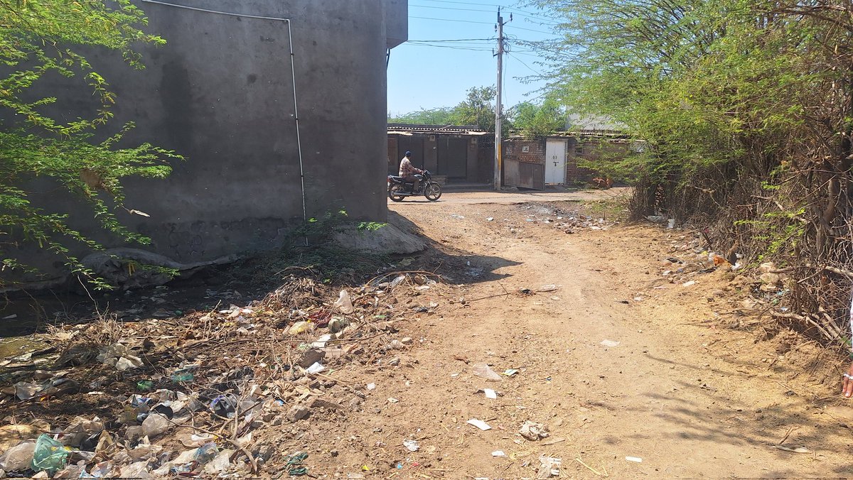 આજરોજ તપાસના કામ સબબ નવા રતનપર ગામની મુલાકાત લેવામાં આવી.
અરજી અન્વયે સ્થળની મુલાકાત લઈ તપાસ કરી તેમજ ગ્રામ પંચાયતના વેરા વસૂલાત માટે તલાટી કમ મંત્રીશ્રીનો રિવ્યૂ કરી સંબંધિત સૂચનાઓ આપી. <a href="/Collectorbhav/">Collector & District Magistrate Bhavnagar</a> <a href="/BhavnagarDdo/">DDOBhavnagar</a> <a href="/dyddodev1/">Dy.DDOVikasBhav</a> <a href="/TDOBhavnagar/">TDO Bhavnagar</a>