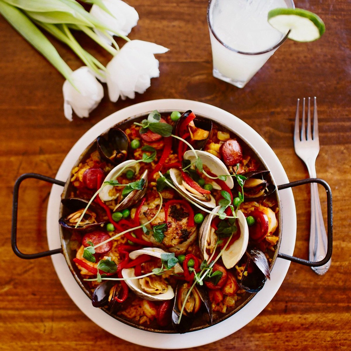 NY マンハッタンのグリニッジヴィレッジにある老舗レストラン、ティオ・ぺぺは、スペインとメキシコの本格料理を一度に楽しめる店
木曜と日曜の夜はジャズの生演奏もあり。
tiopepenyc.com

#ニューヨーク #ニューヨークグルメ #ニューヨーク旅行 #スペイン料理 #メキシコ料理 #ジャズライブ