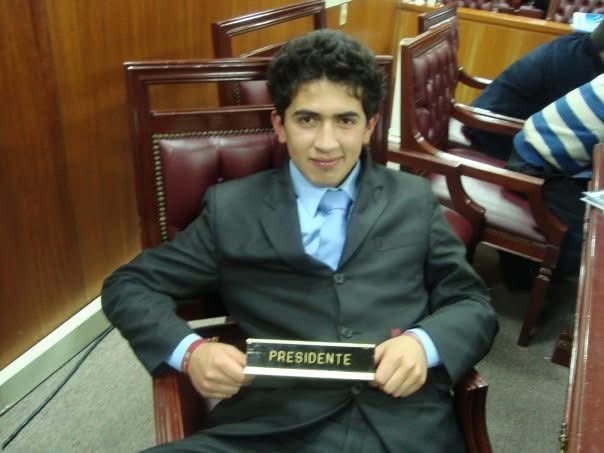 Tenía 15 años, el colegio en concesión La Giralda me llevó a un modelo de la ONU a conocer la Cámara de Representantes, desde ahí pensé que llegar a ese lugar era imposible para alguien como yo.

Hoy Dios y Bogotá rompieron ese imposible.