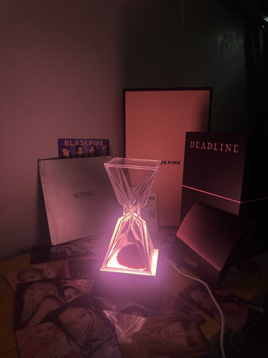 klein_ikm's tweet photo. 🖤💗 #moodlightversion #deadline #blackpink https://t.co/3FG1uAXTQk