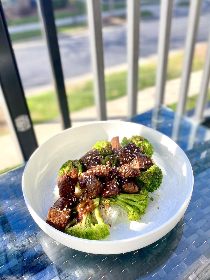 homevsfastfood's tweet image. [homemade] sesame beef and broccoli
👉 homecookingvsfastfood.com
homemade sesame beef and broccoli || five hashtags block || social media expert style

#homemade #sesamebeef #broccoli #weeknightdinner #foodiefavorites #homecooking #food #recipes #foodpic #foodie #foodlover #cooki…