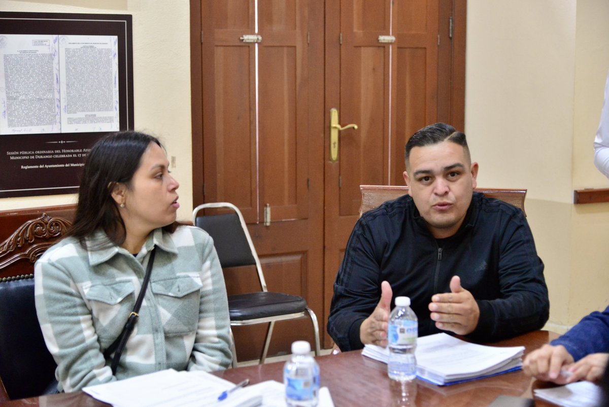Como cada #Lunes, en Comisión de #ActividadesEconómicas, buscamos apoyar, guiar y fortalecer a las y los comerciantes duranguenses en su actividad comercial 🙋🏻‍♀️
