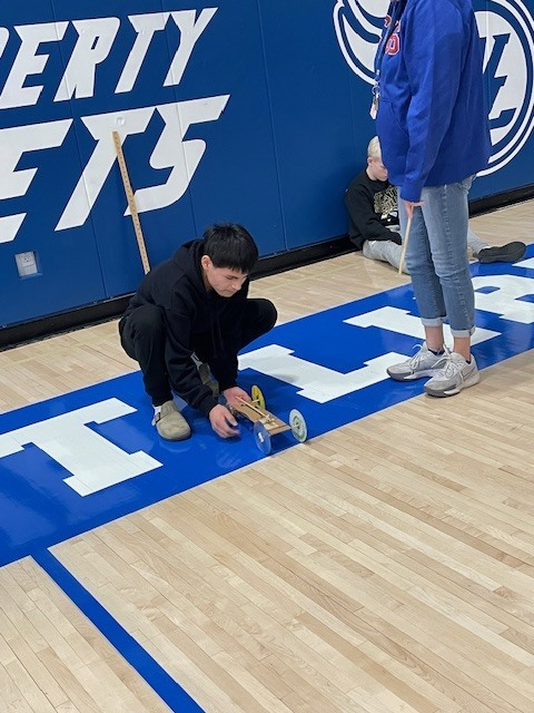 WestLibertyCSD's tweet image. 🏁 Mousetrap Car Race Recap! 🏁
Friday’s Trimester 2 race at WLHS was electric — Wilson Chicaj Ortiz crossed the finish line first with a slick 17.767 m, just ahead of Maddex Maurer. Science + creativity = winners! 
Congrats to both racers!  #wlcomets #mousetrapcars #science