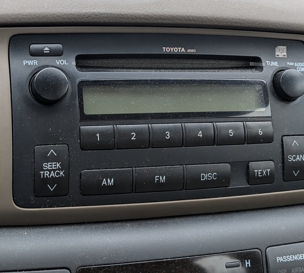 SueinPhilly שנה tweet media