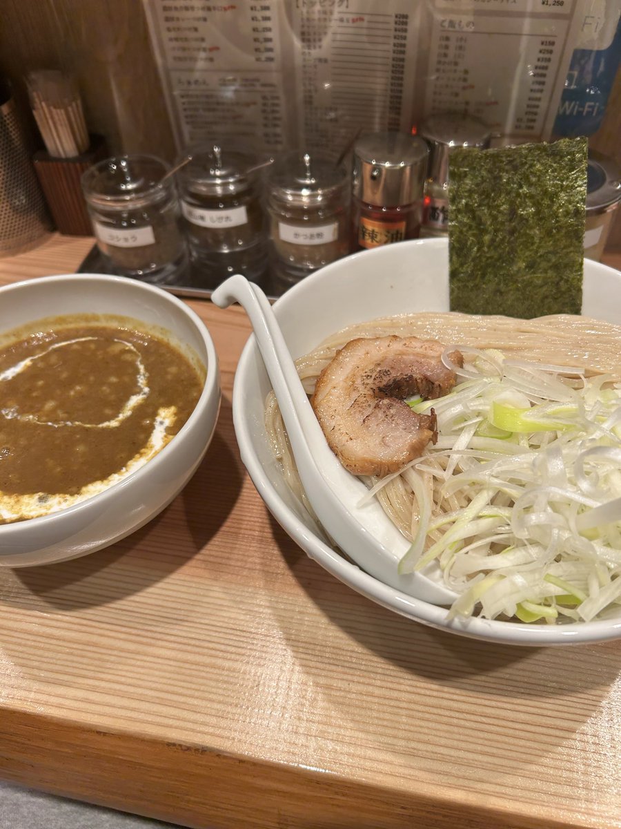 らぁめん4区
濃厚カレーつけ麺
深夜に食うつけ麺悪魔的に美味い🤤